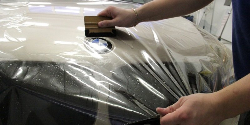 Защитная пленка на автомобиль от сколов: 7 плюсов, виды, особенности